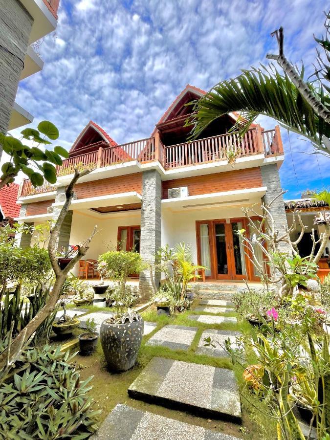 Ayu Laba Beach Villa And Resto Batununggul Ngoại thất bức ảnh